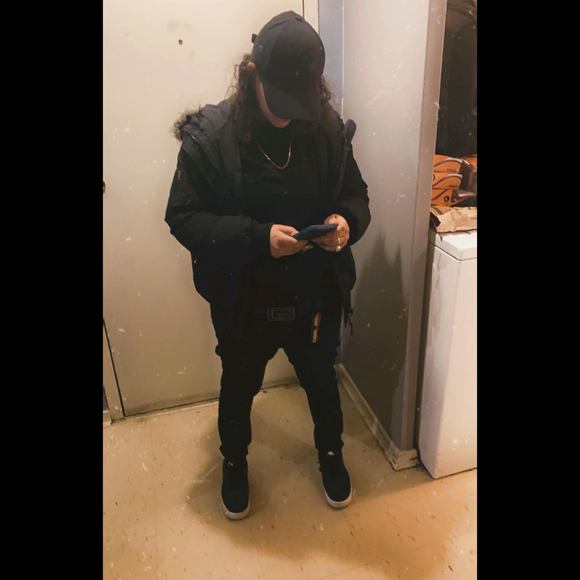 Meet your Posher, Alex - Picture 1 of 1